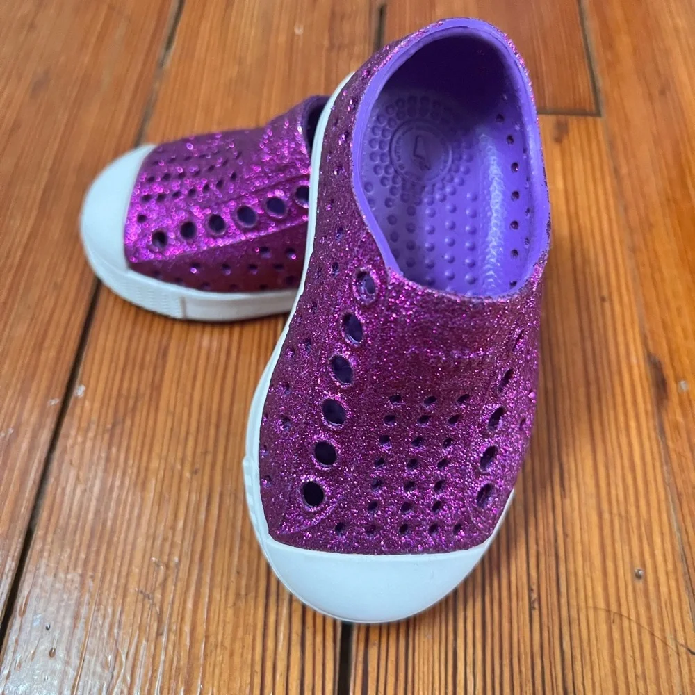 Native‎ toddler Jefferson glitter sneaker 4c